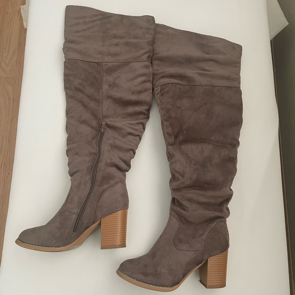 Cute boots for winter, size 6